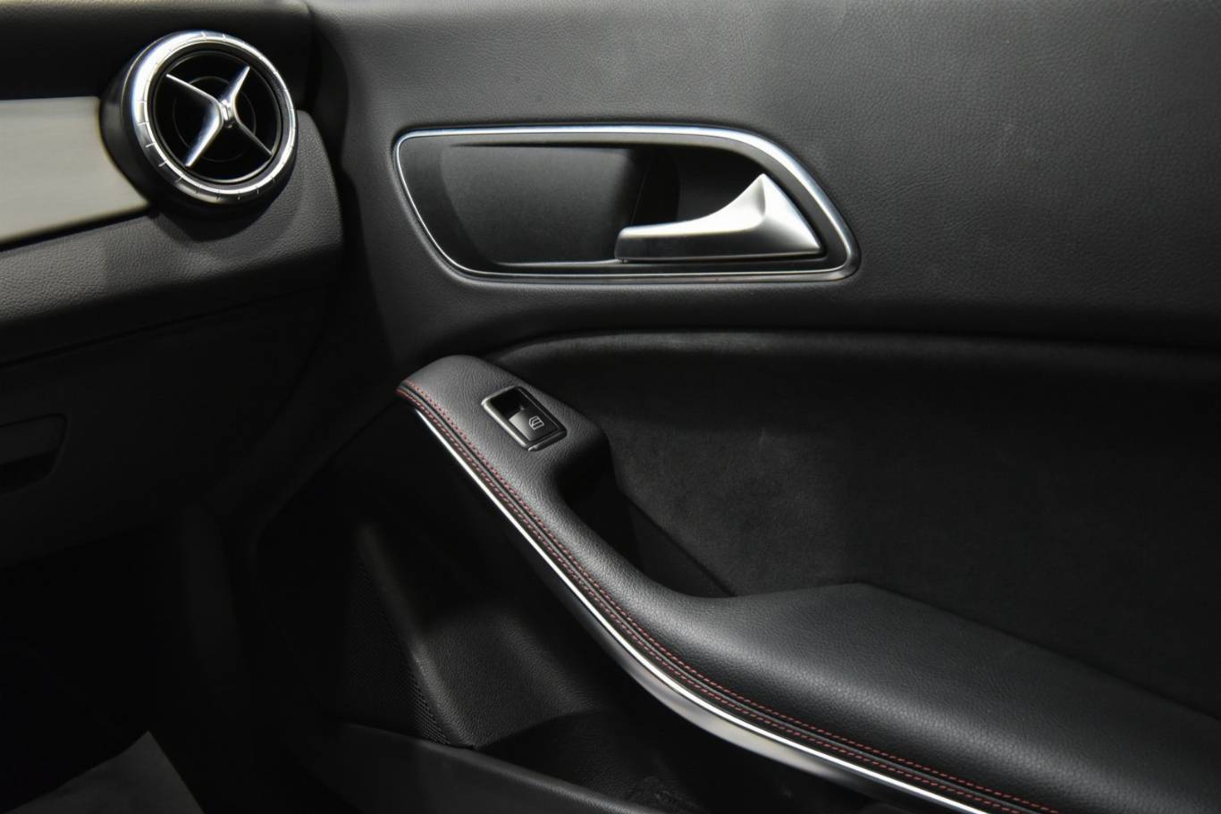 MERCEDES-BENZ CLA 200 54