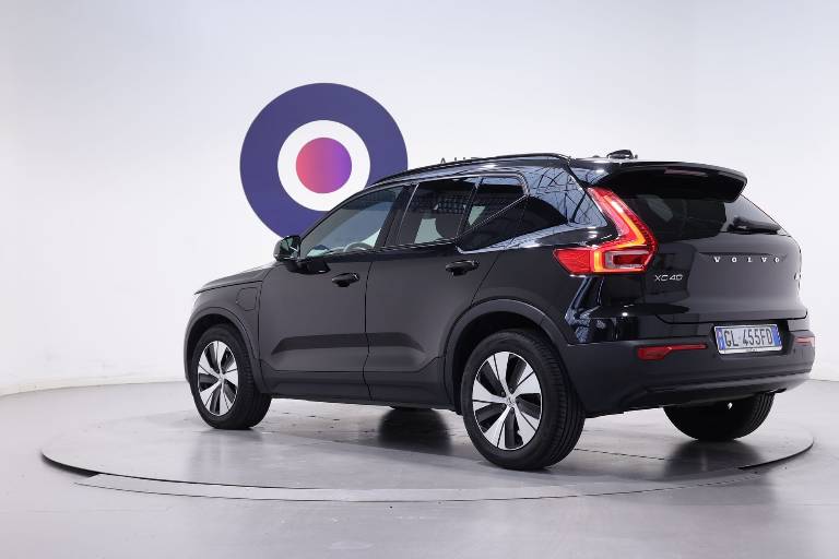 VOLVO XC40 17