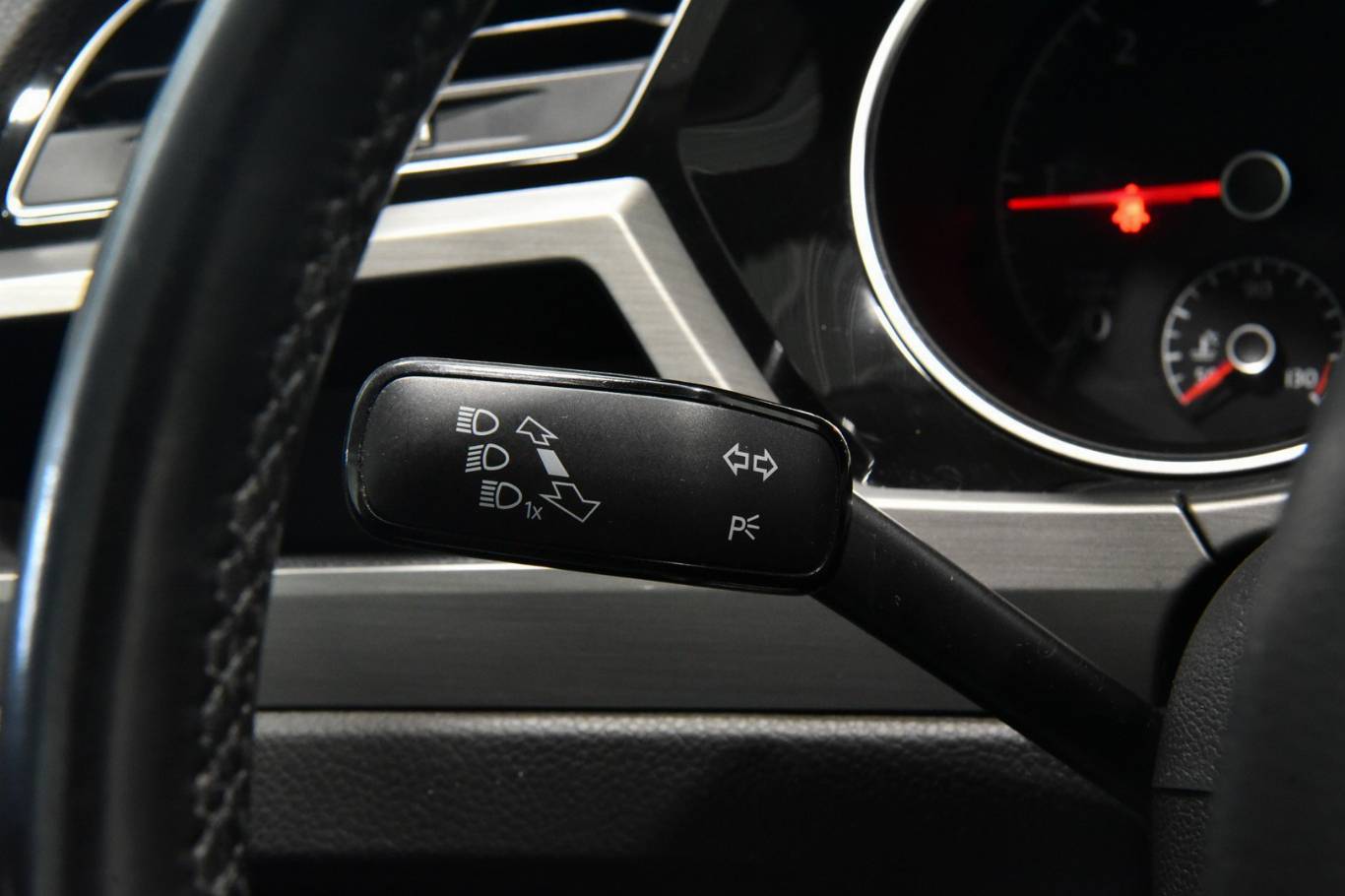 VOLKSWAGEN Touran 26