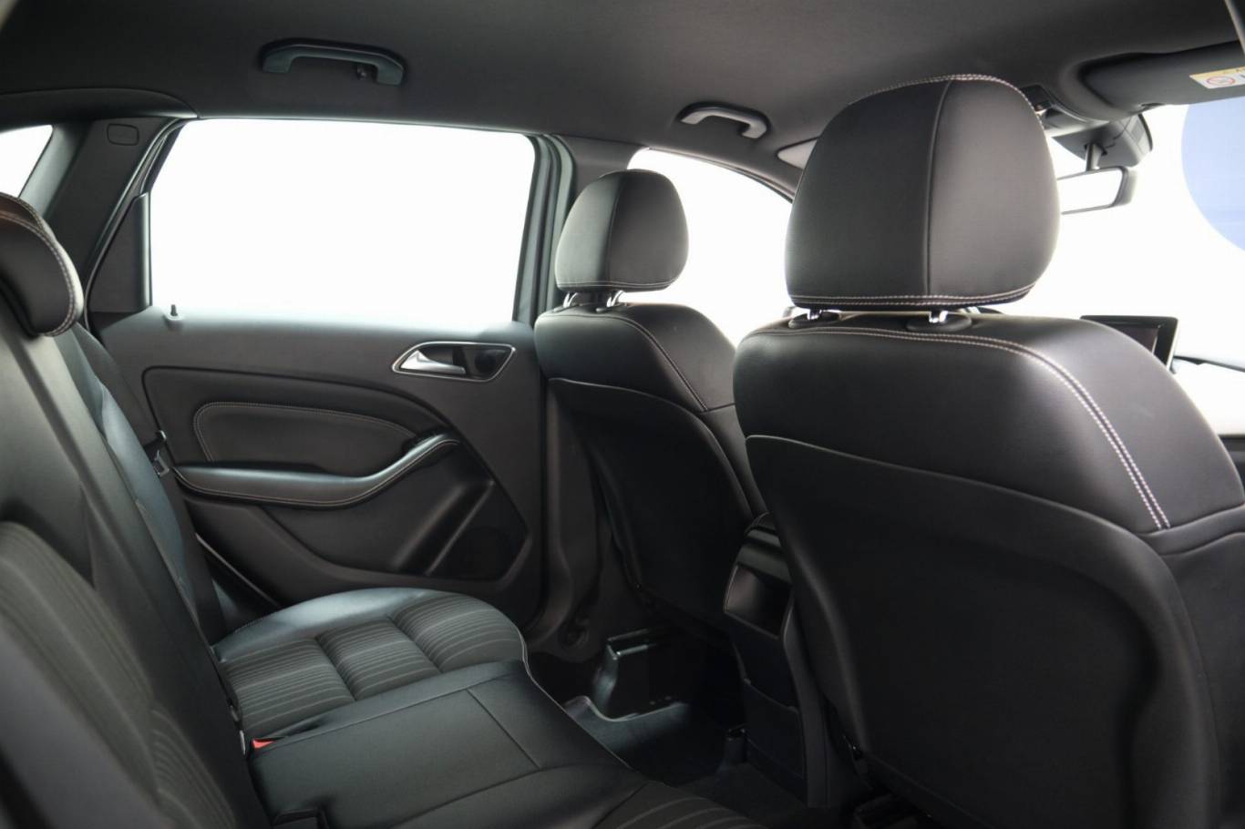 MERCEDES-BENZ B 180 52