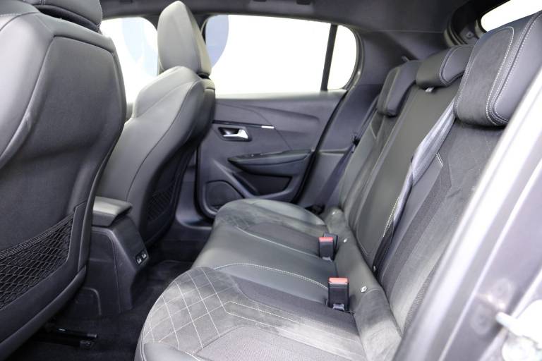 PEUGEOT 208 40