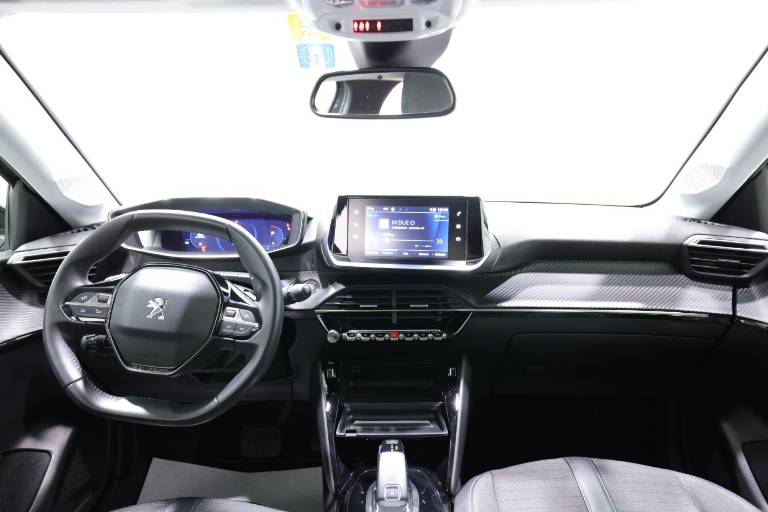 PEUGEOT 208 9