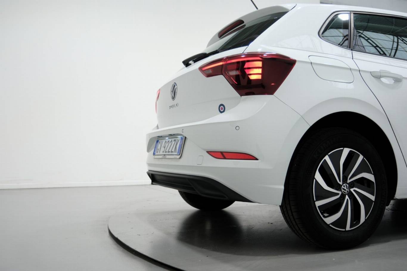 VOLKSWAGEN Polo 47