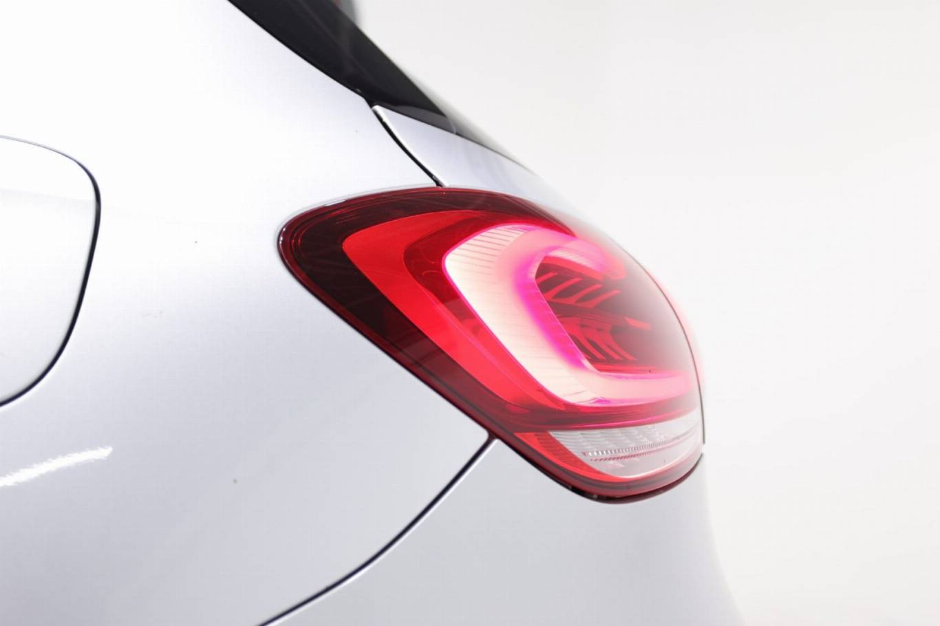 MERCEDES-BENZ A 180 44