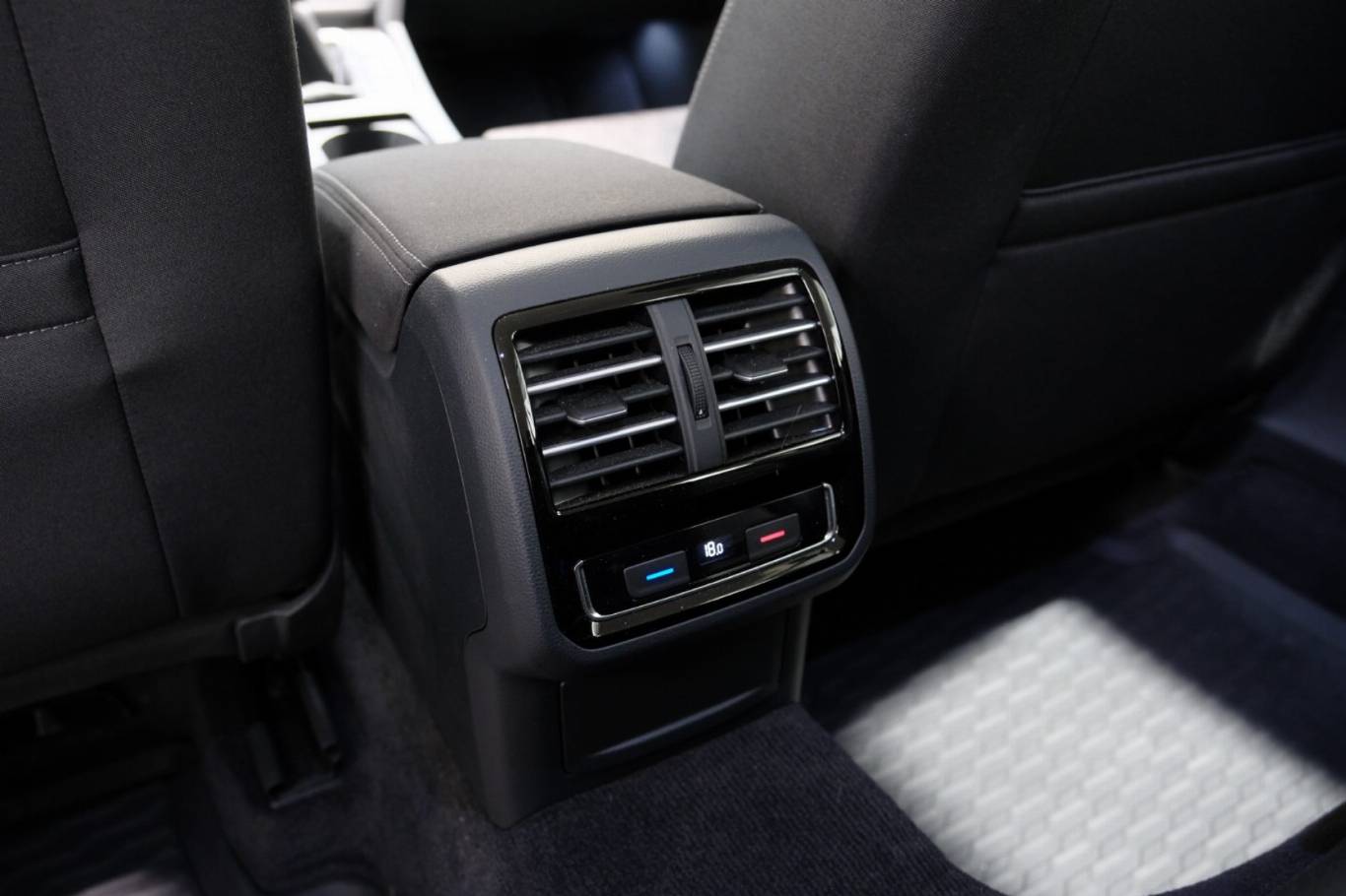 VOLKSWAGEN Passat Variant 42