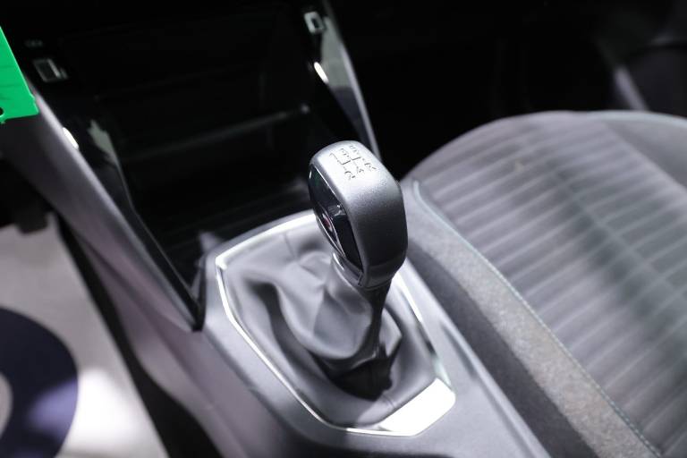 PEUGEOT 208 29
