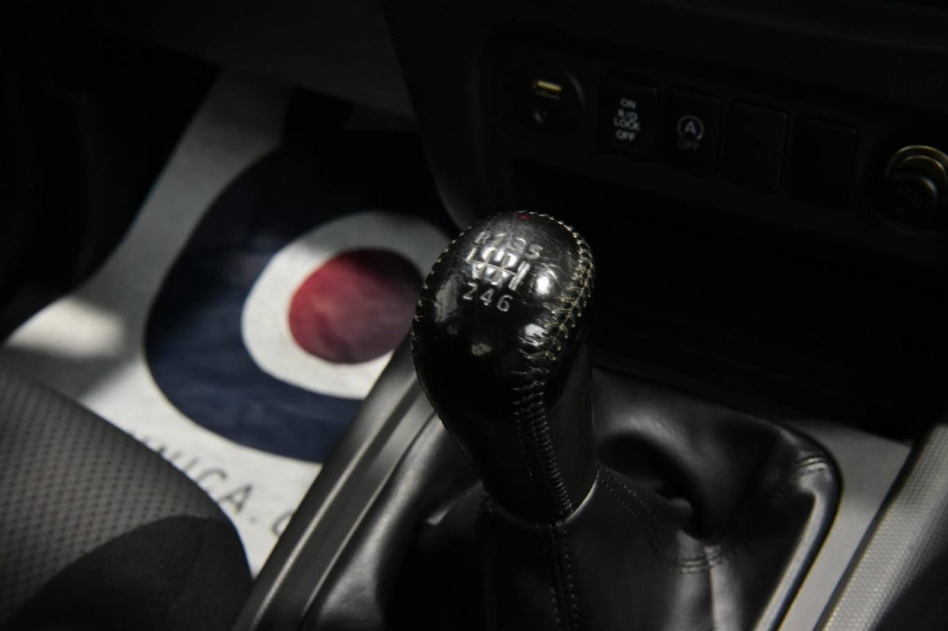 MITSUBISHI L200 24