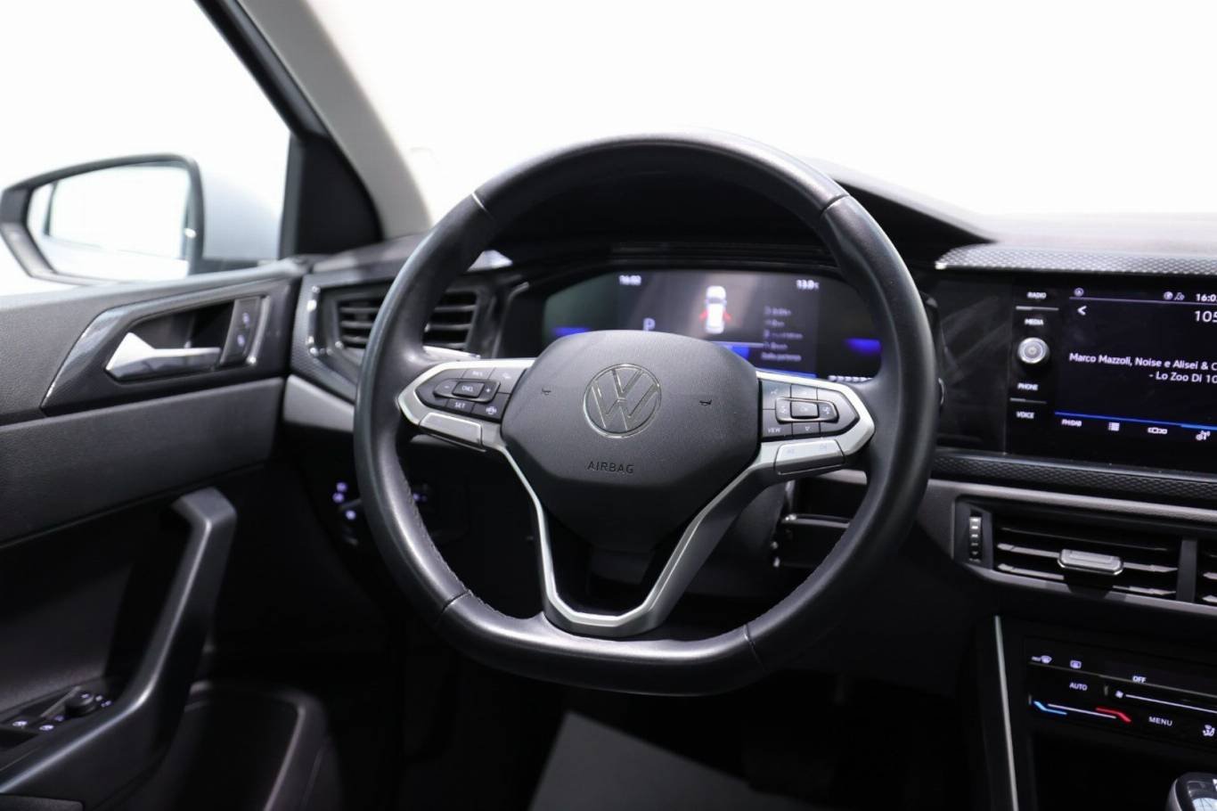 VOLKSWAGEN Polo 36