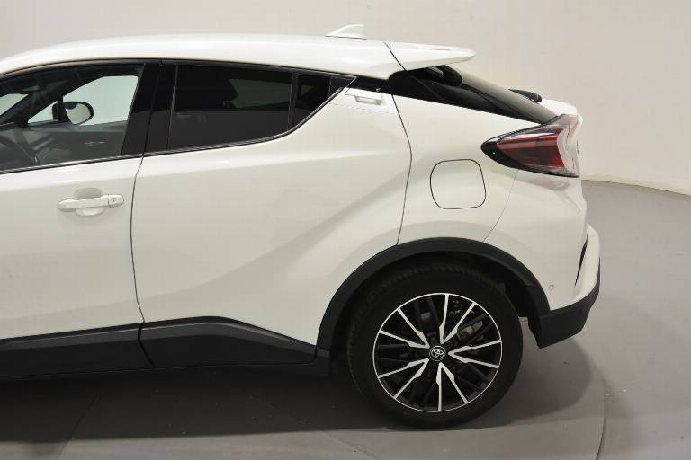 TOYOTA C-HR 46