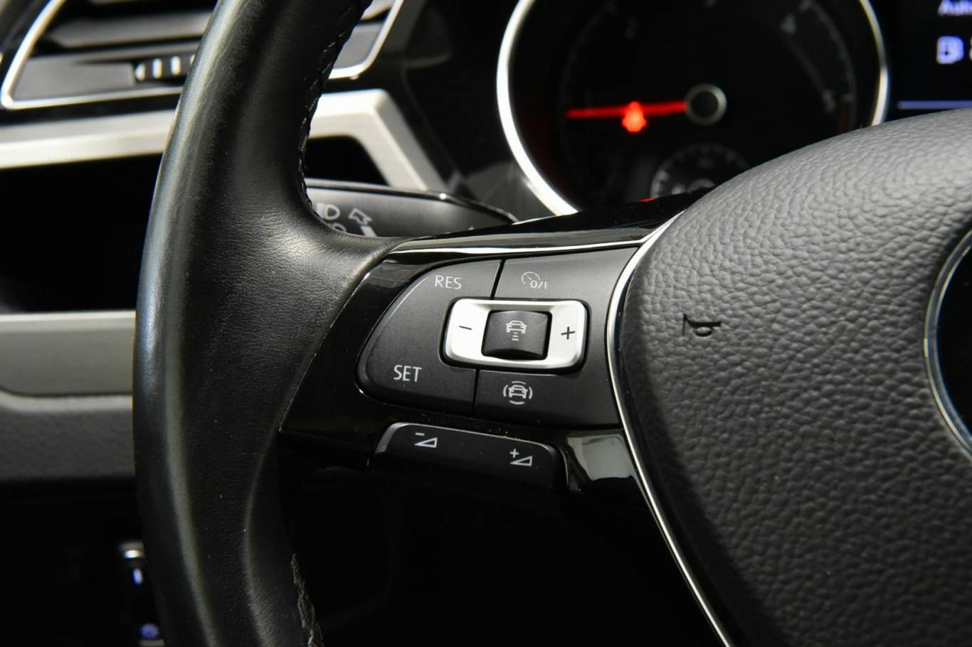 VOLKSWAGEN Touran 7