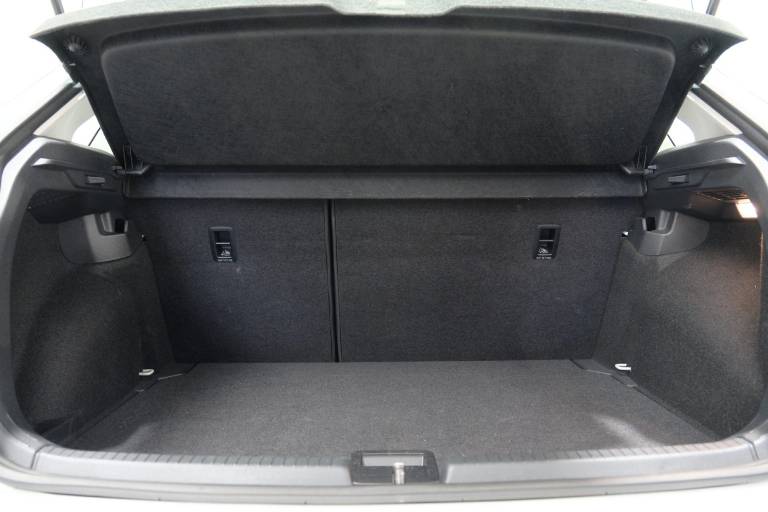 VOLKSWAGEN Polo 56
