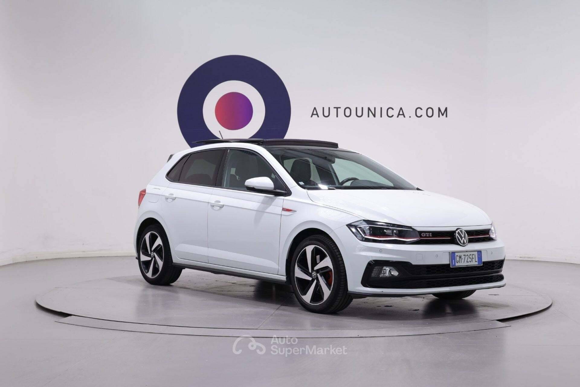 VOLKSWAGEN Polo