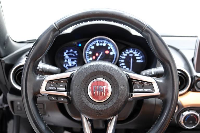 FIAT 124 Spider 7