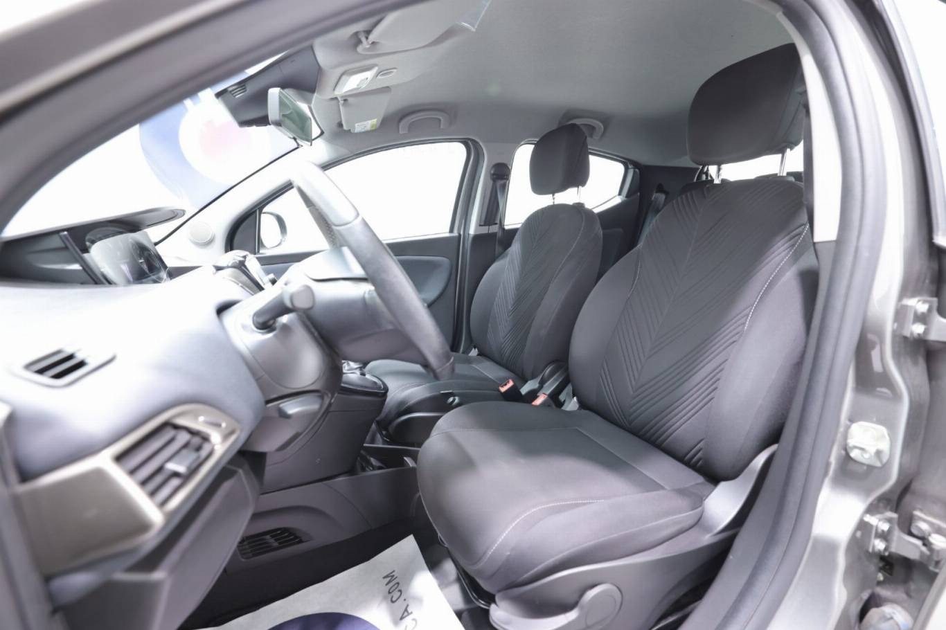 LANCIA Ypsilon 6
