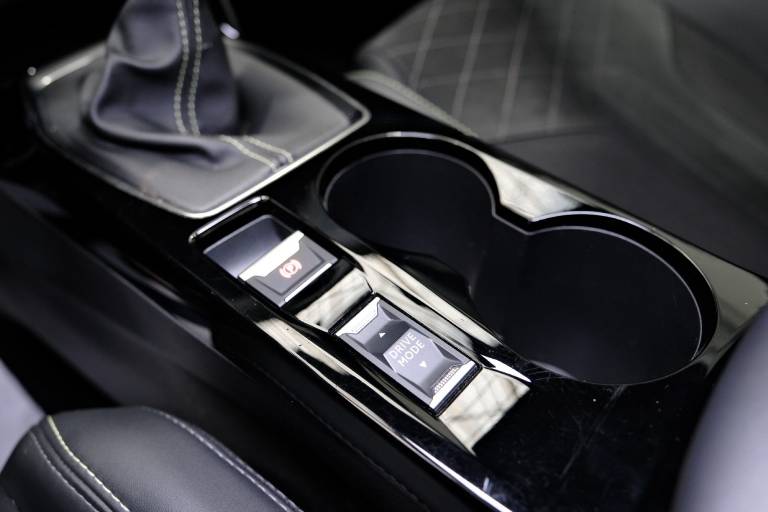 PEUGEOT 208 32