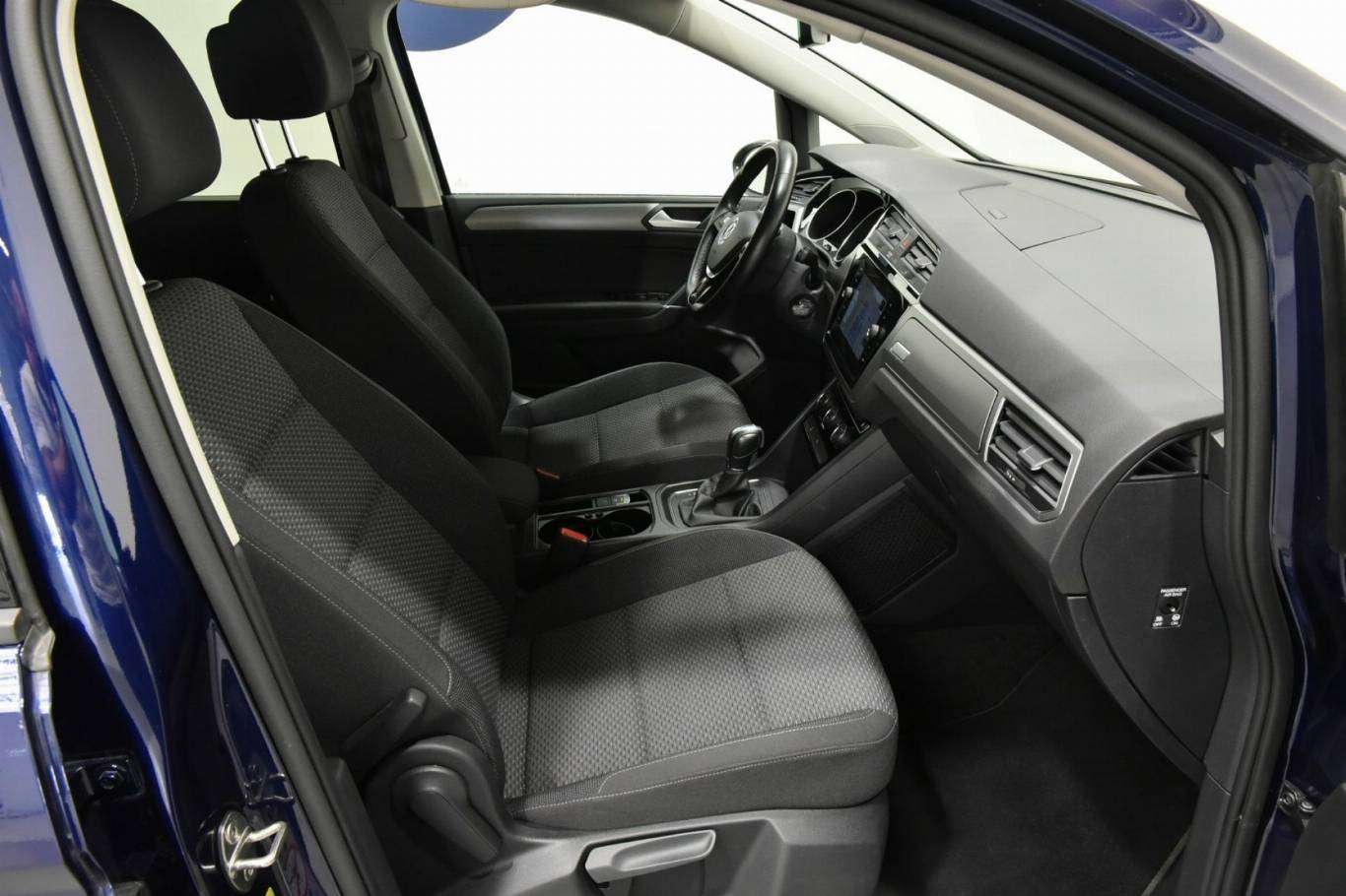 VOLKSWAGEN Touran 37