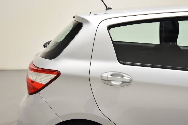 TOYOTA Yaris 42