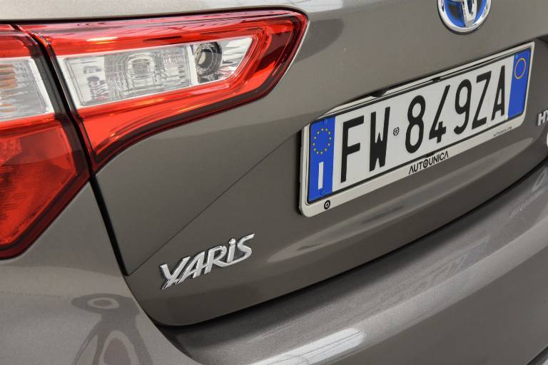 TOYOTA Yaris 53