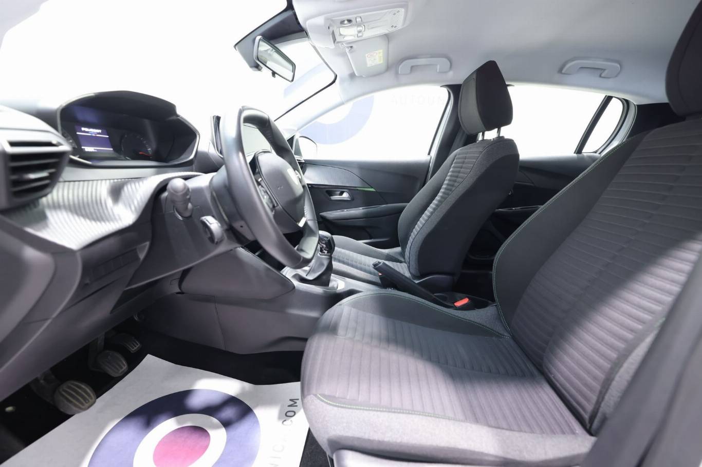 PEUGEOT 208 19