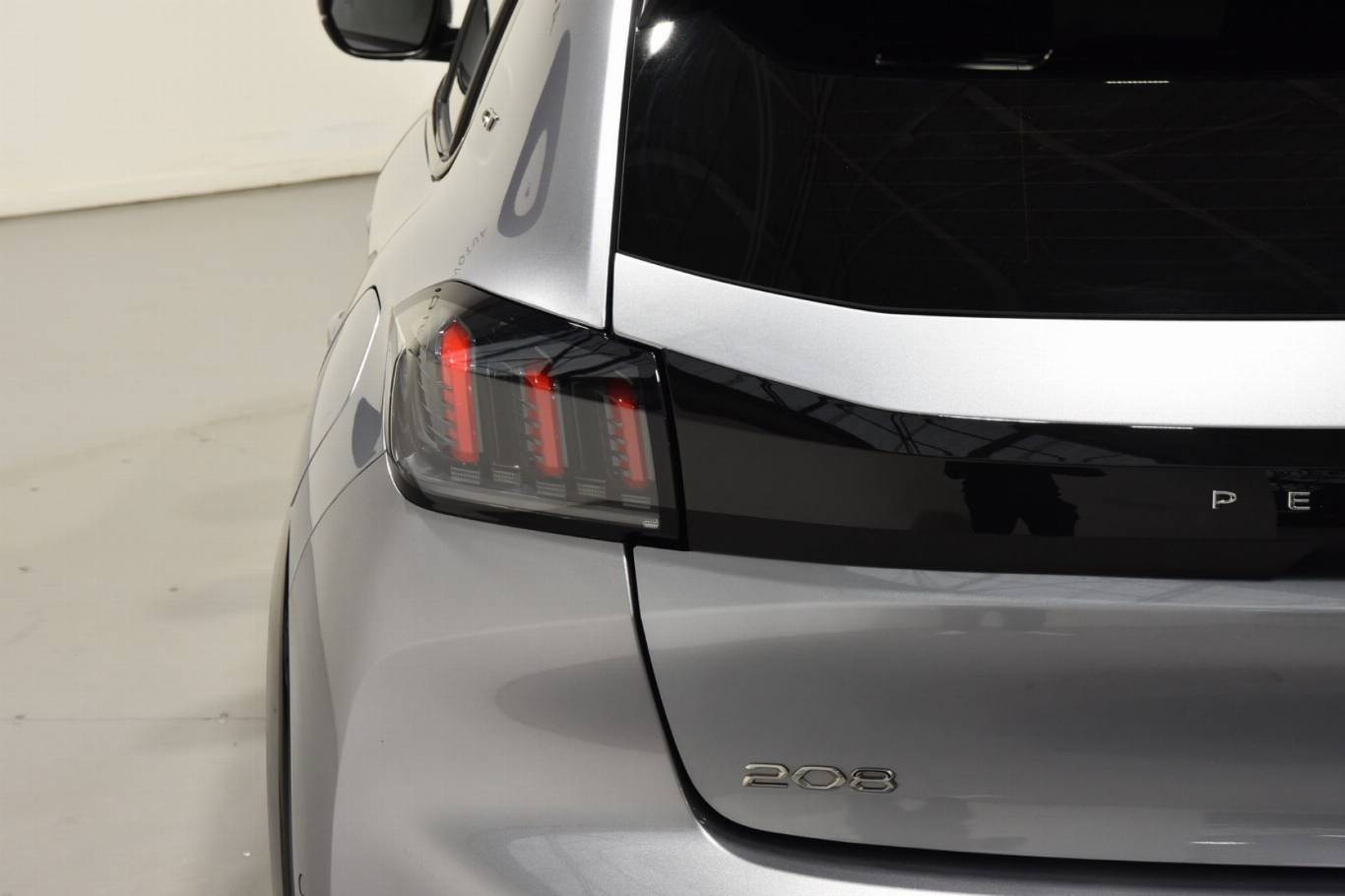 PEUGEOT 208 19