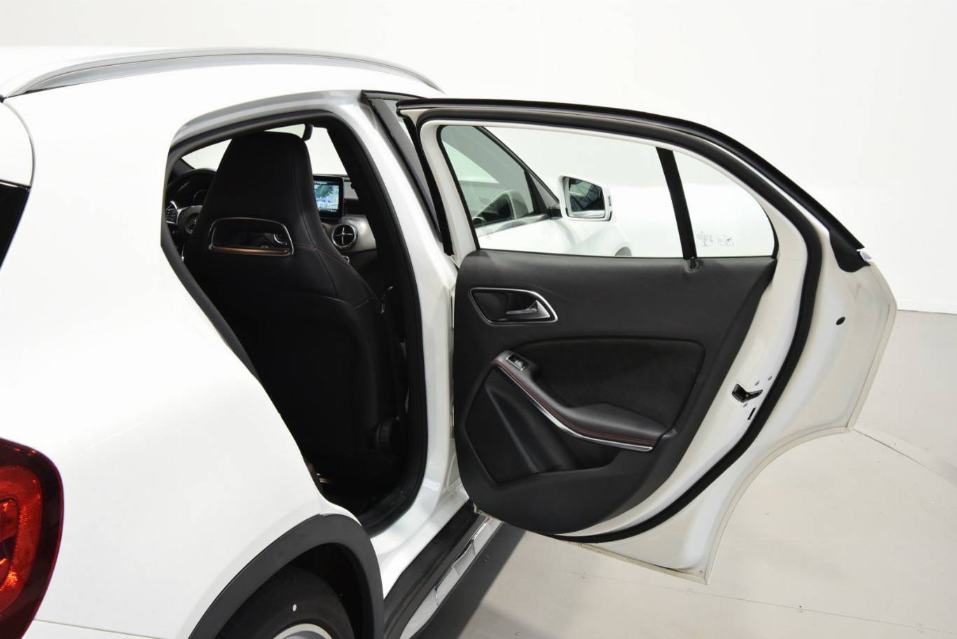 MERCEDES-BENZ GLA 200 46