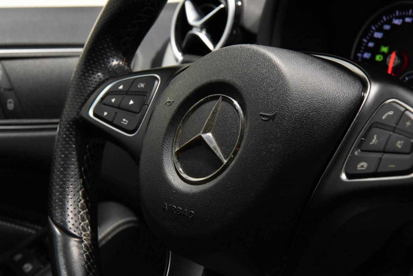 MERCEDES-BENZ B 180 27