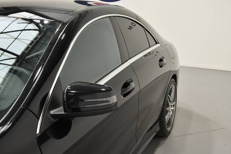 MERCEDES-BENZ CLA 180 46