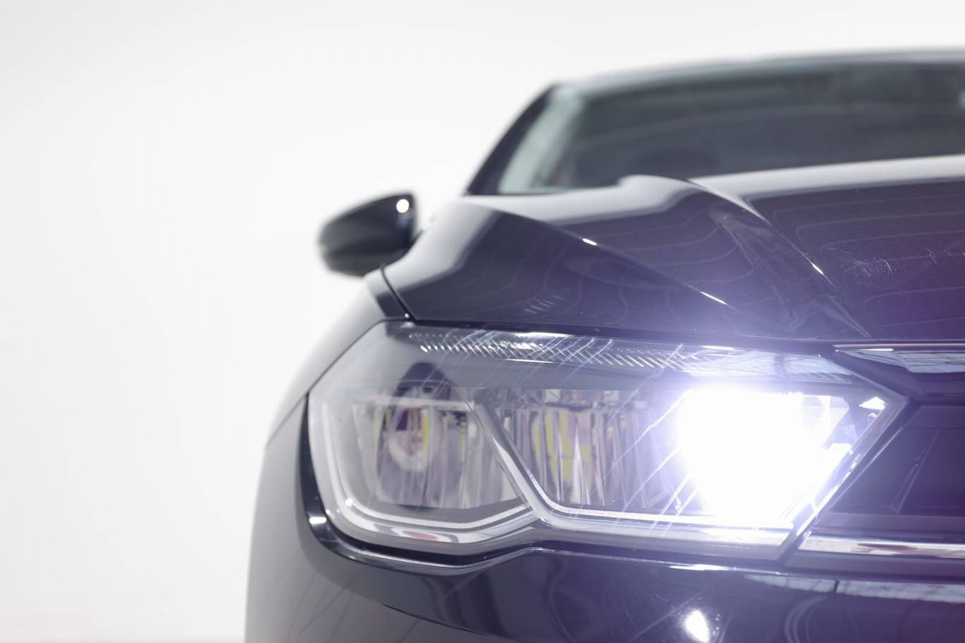 VOLKSWAGEN Polo 11