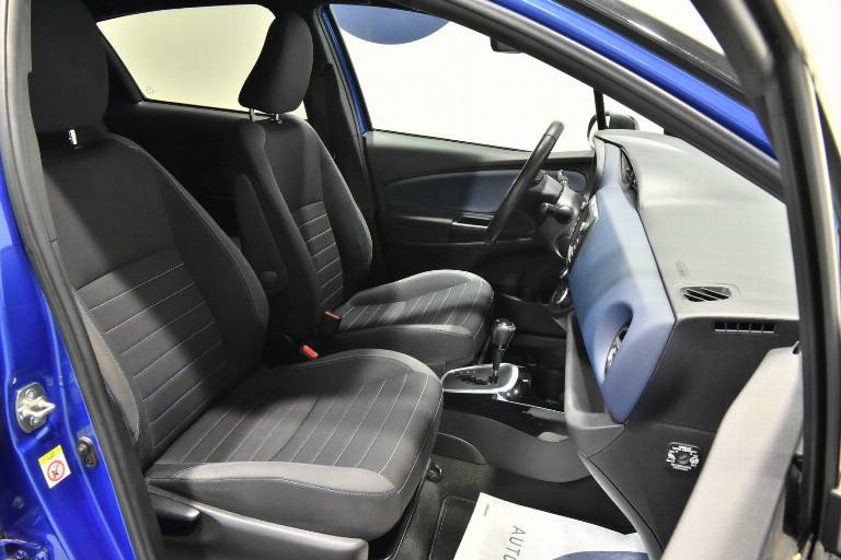 TOYOTA Yaris 21