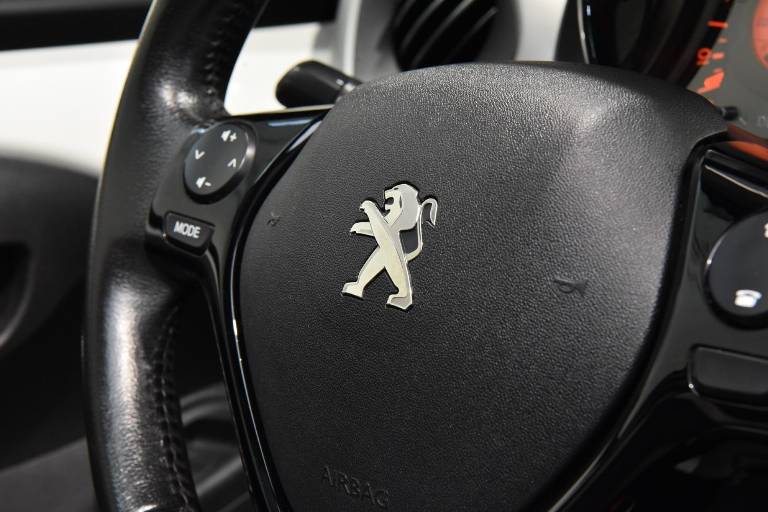 PEUGEOT 108 32