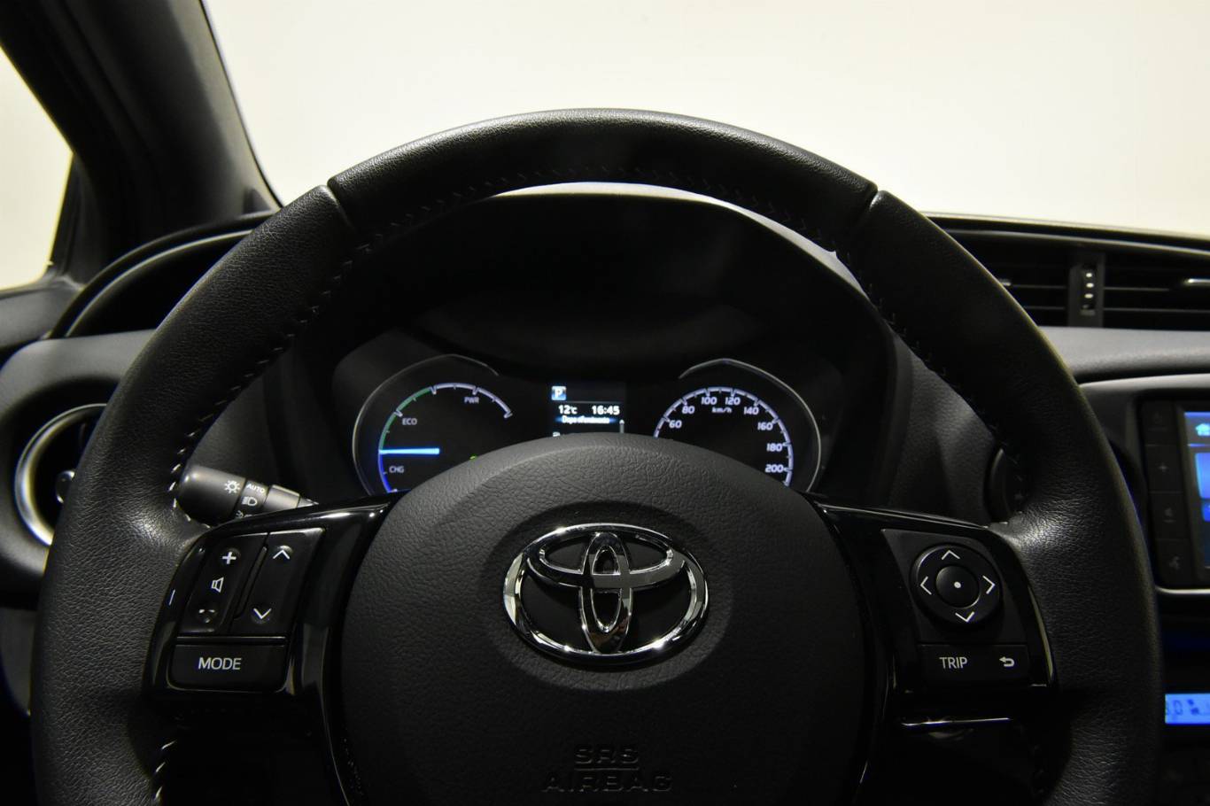 TOYOTA Yaris 6