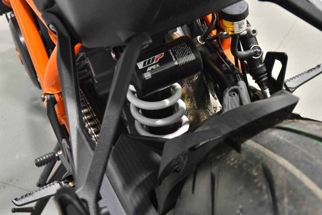 KTM 1290 Super Duke R 76