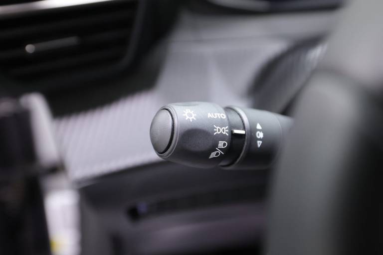 PEUGEOT 2008 24