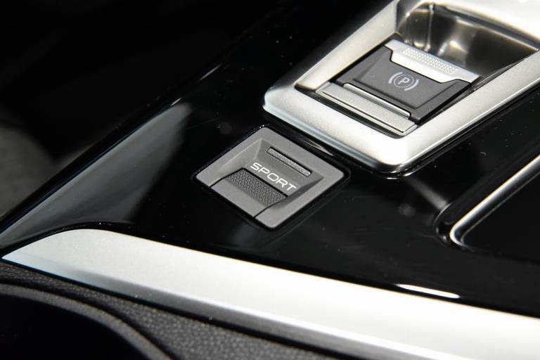 PEUGEOT 5008 25