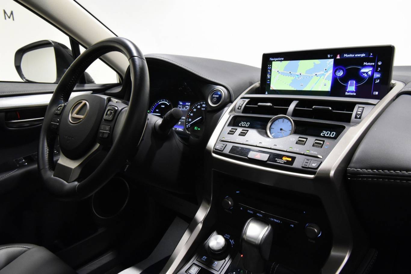 LEXUS NX 300 24