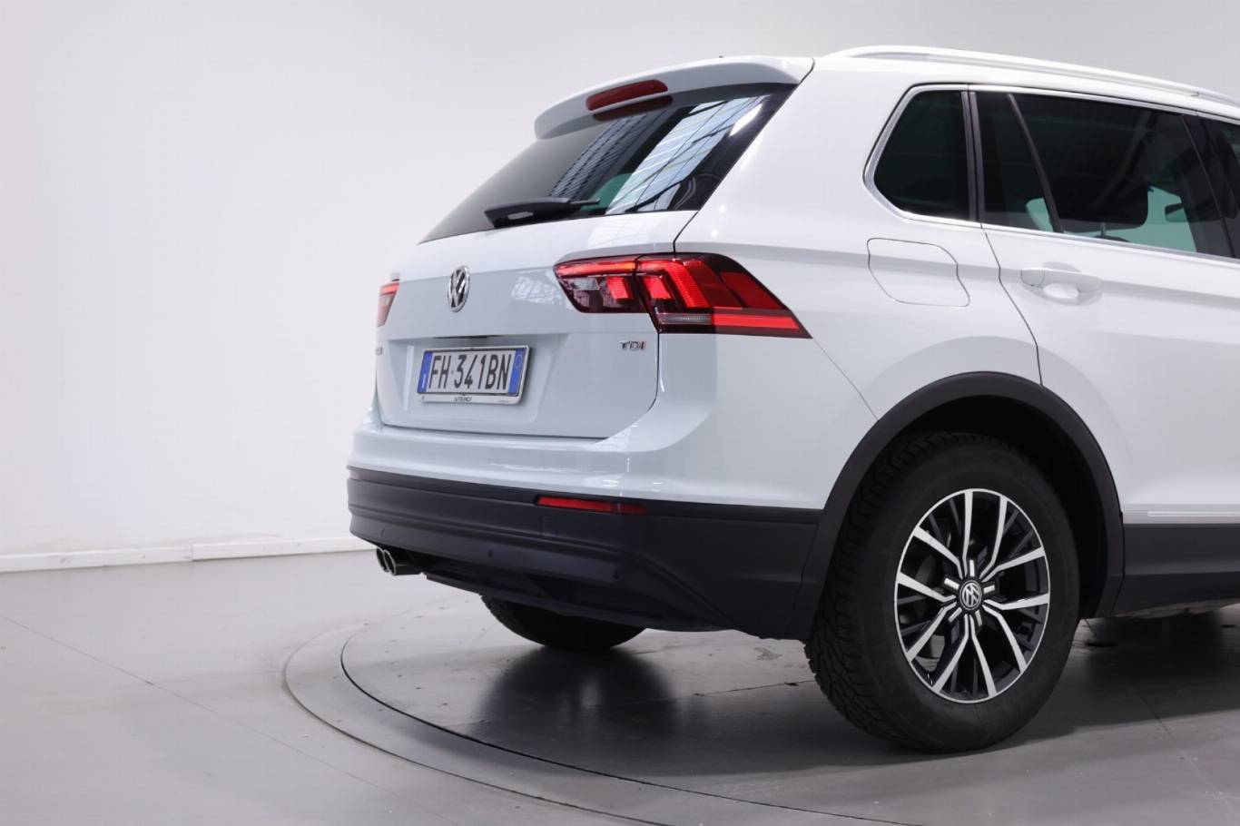 VOLKSWAGEN Tiguan 13