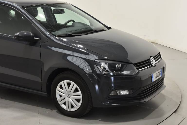 VOLKSWAGEN Polo 16
