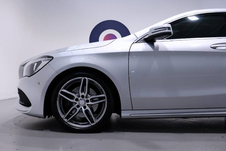 MERCEDES-BENZ CLA 220 11
