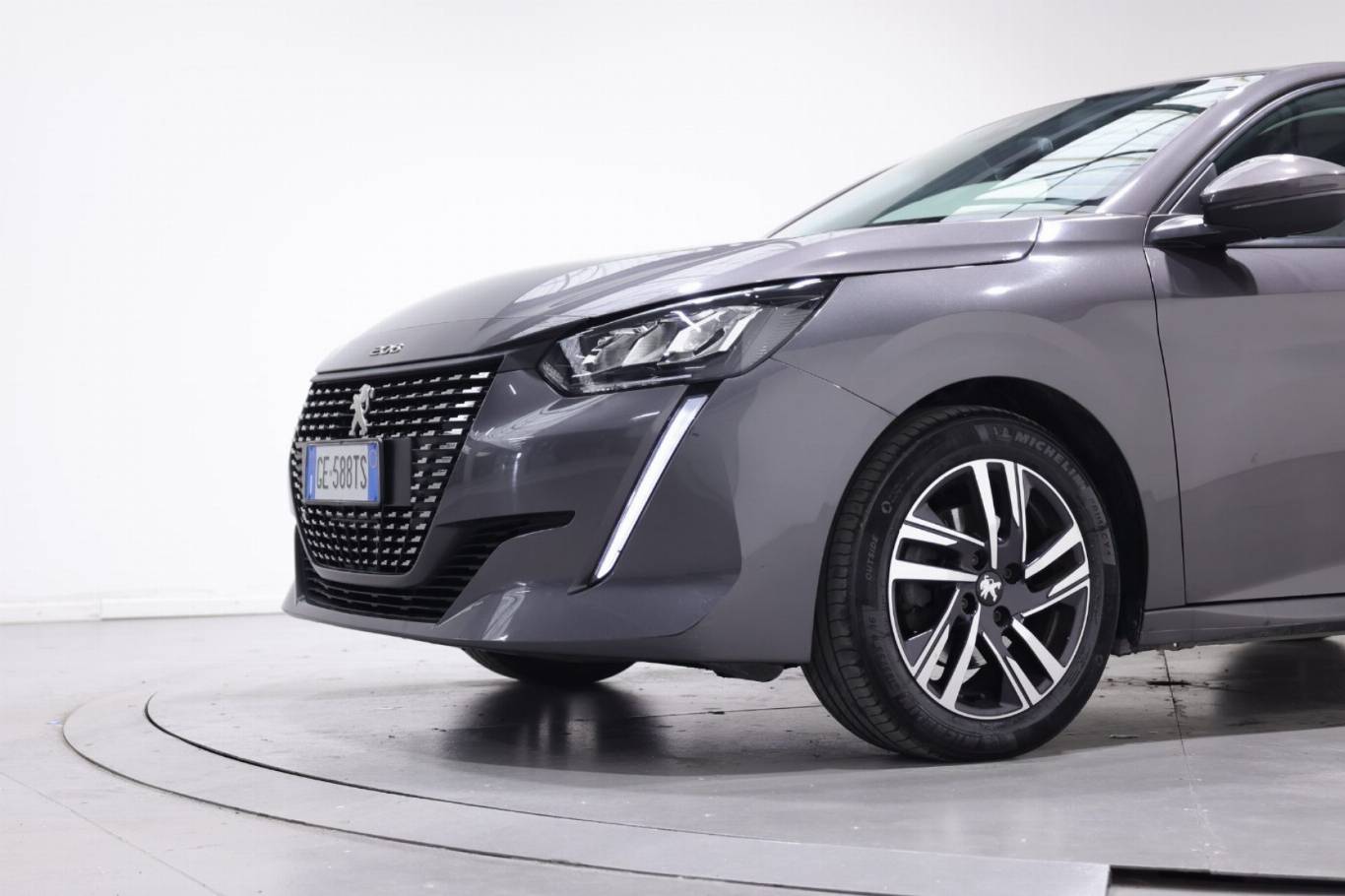 PEUGEOT 208 11