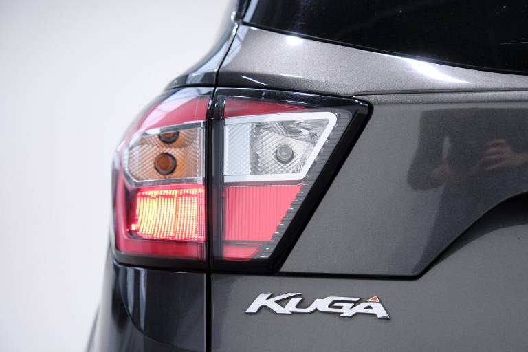 FORD Kuga 46