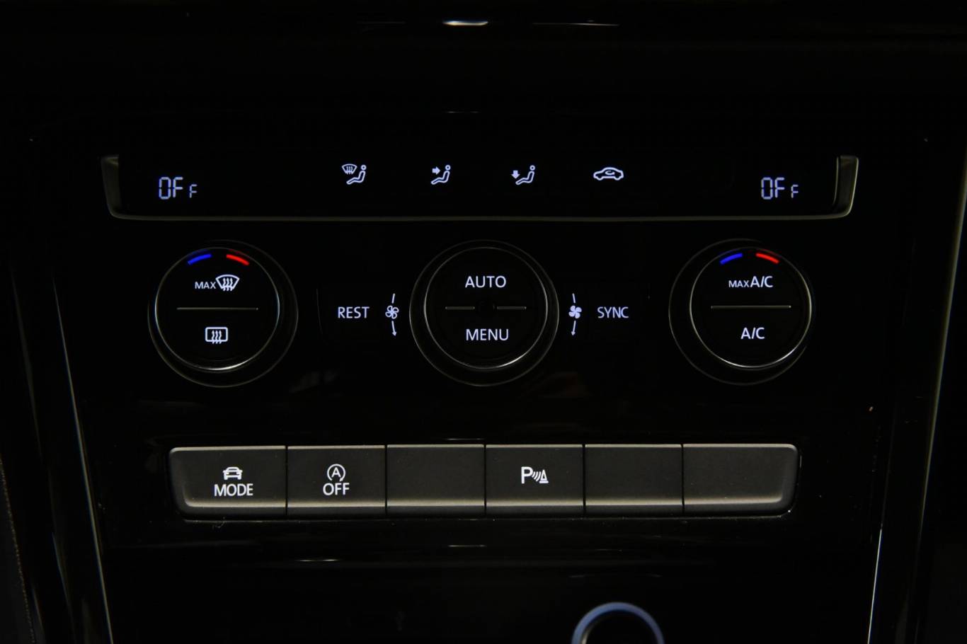 VOLKSWAGEN Touran 11