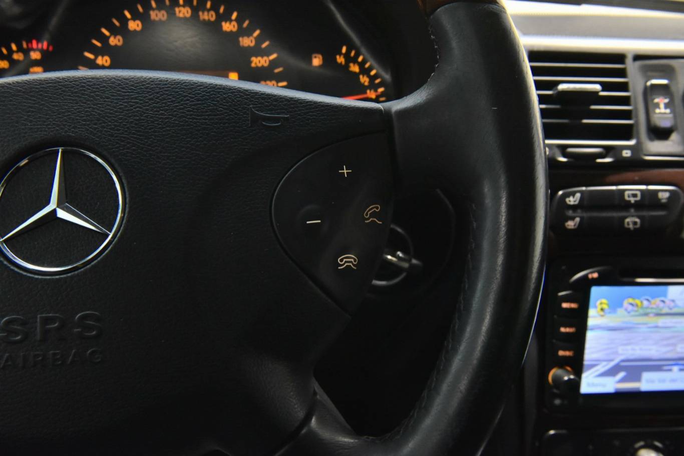 MERCEDES-BENZ G 400 41