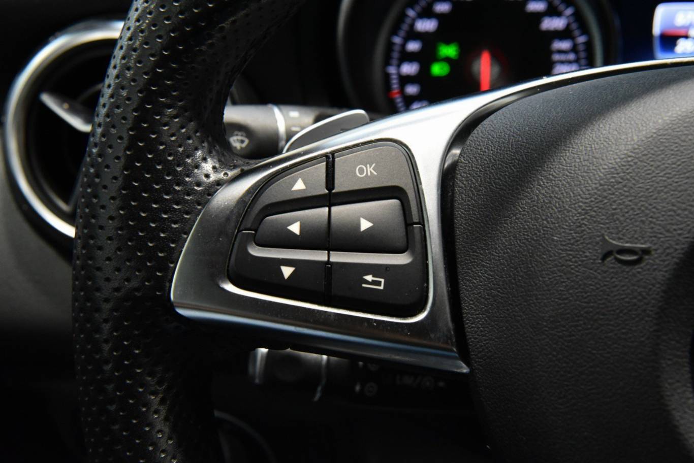 MERCEDES-BENZ GLA 200 7