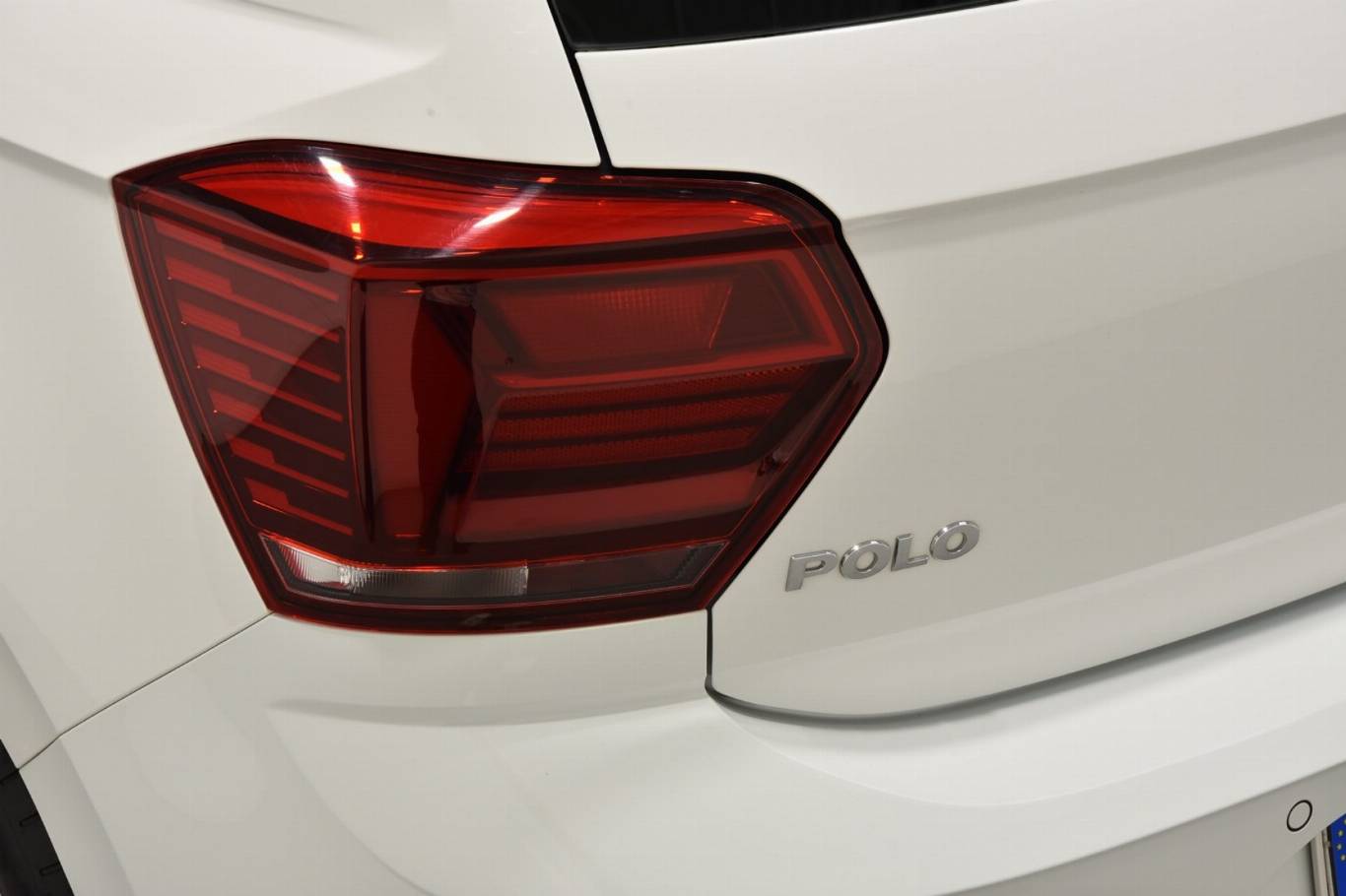 VOLKSWAGEN Polo 45