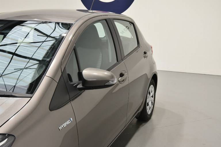 TOYOTA Yaris 49