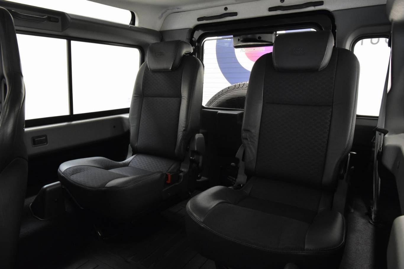 LAND ROVER Defender 18