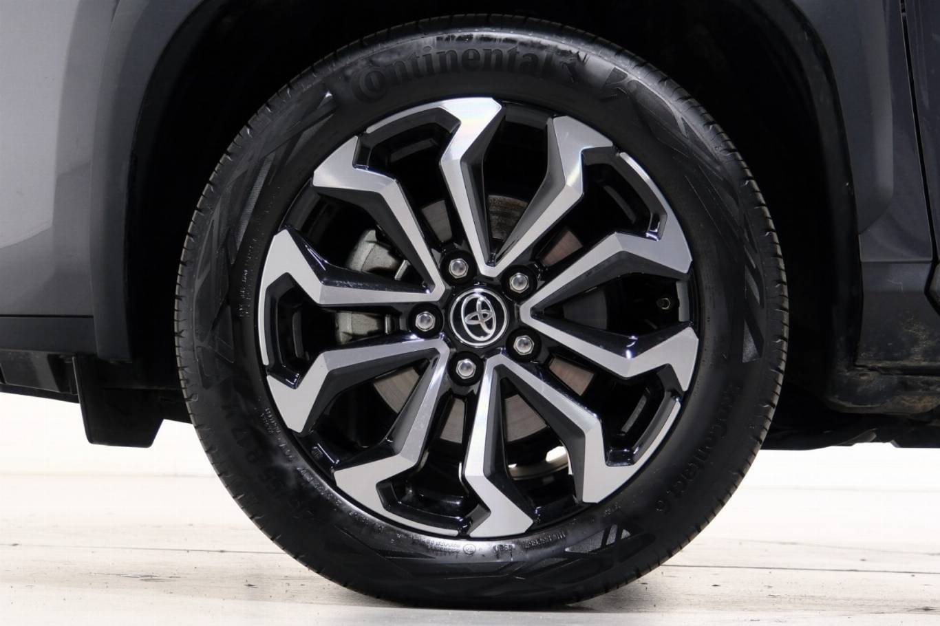 TOYOTA Yaris Cross 13