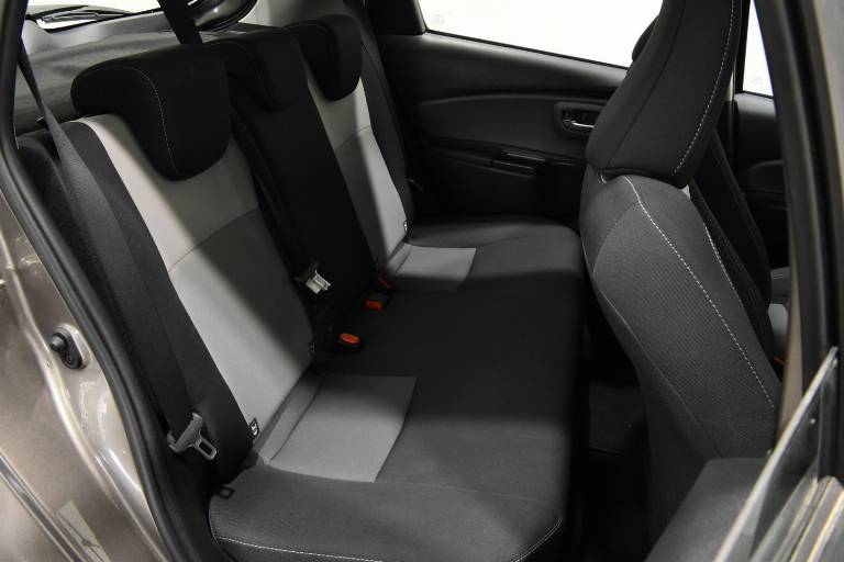 TOYOTA Yaris 43