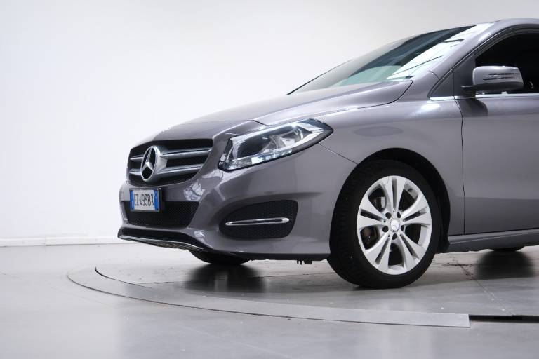 MERCEDES-BENZ B 180 11