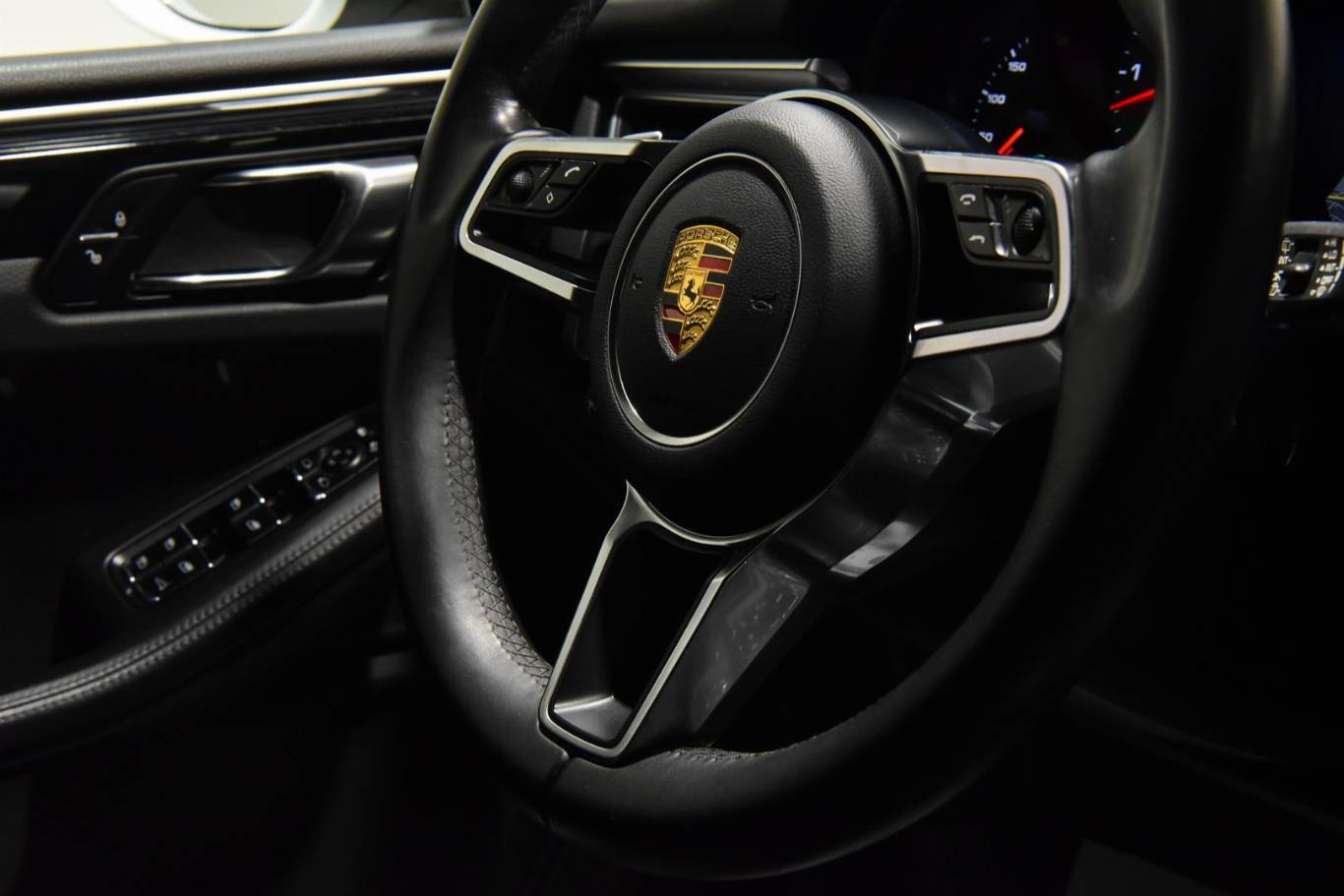 PORSCHE Macan 55